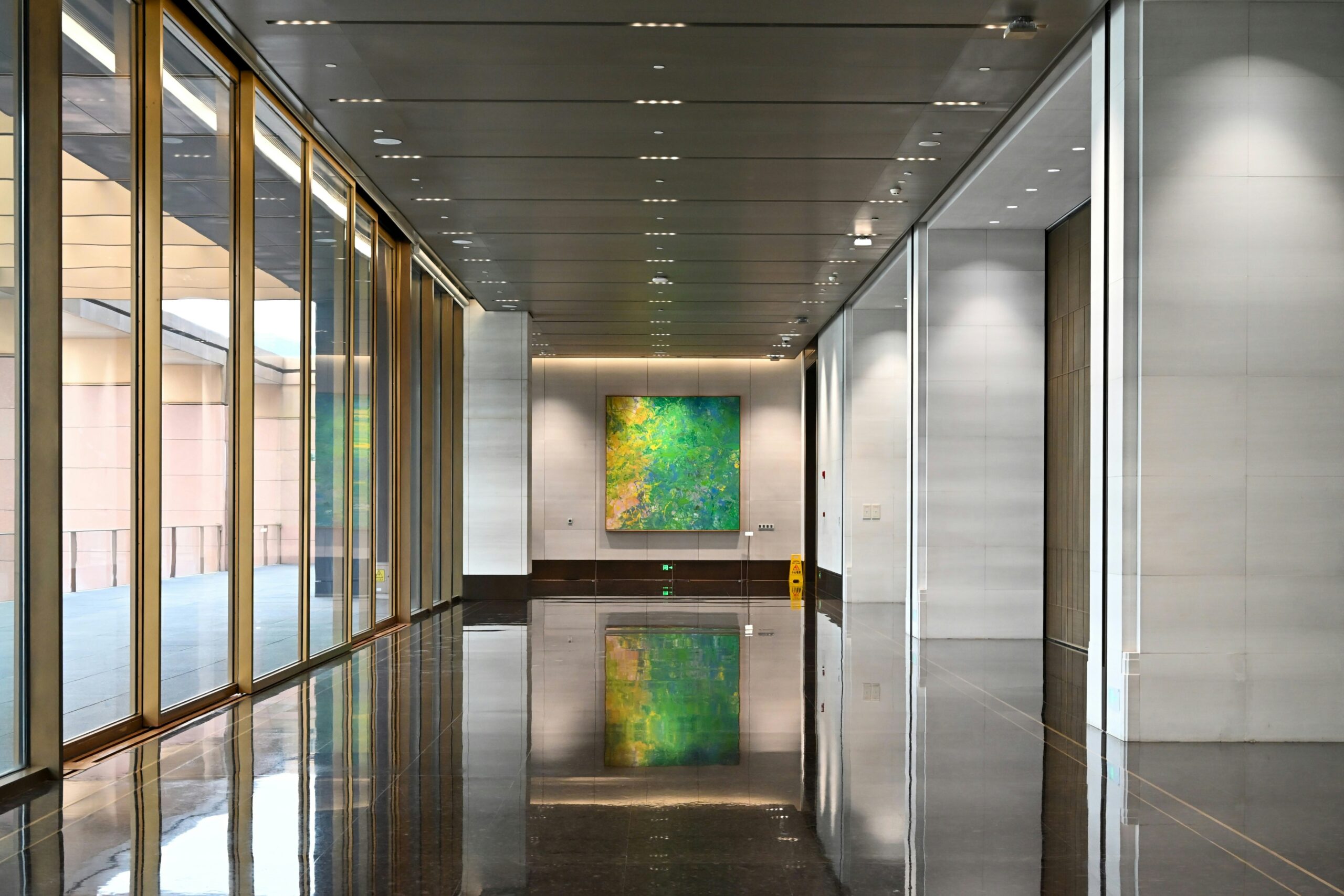 応接室・オフィスに飾られた絵画の情景